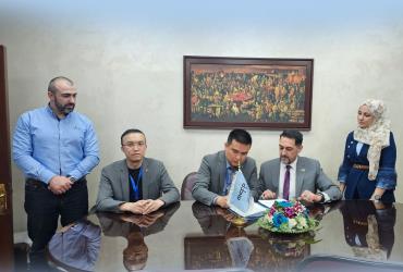 Signing an agreement with a Chinese distributor